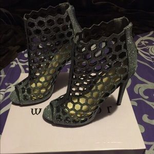 Windsor heels